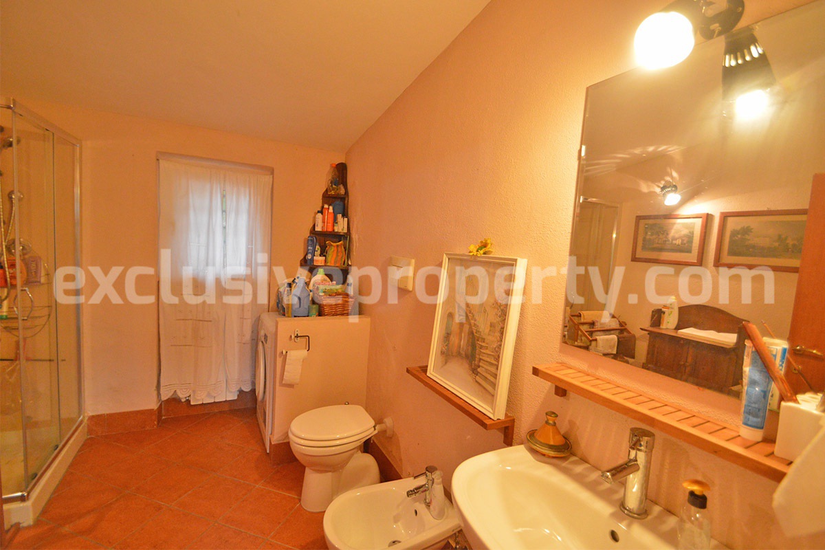 Large Renovated Country House with 5 Bedrooms - 5 Bathrooms - Terrace and Land for Sale in Abruzzo
