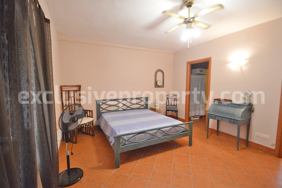 Large Renovated Country House with 5 Bedrooms - 5 Bathrooms - Terrace and Land for Sale in Abruzzo