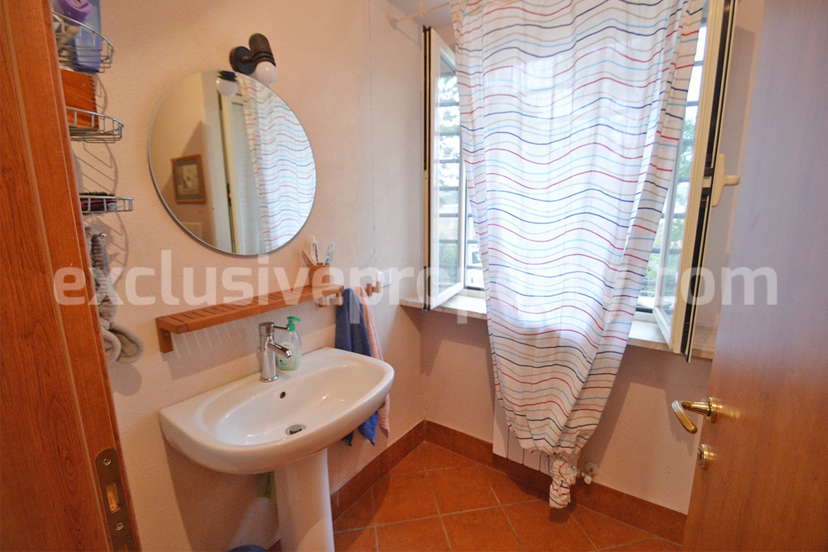 Large Renovated Country House with 5 Bedrooms - 5 Bathrooms - Terrace and Land for Sale in Abruzzo