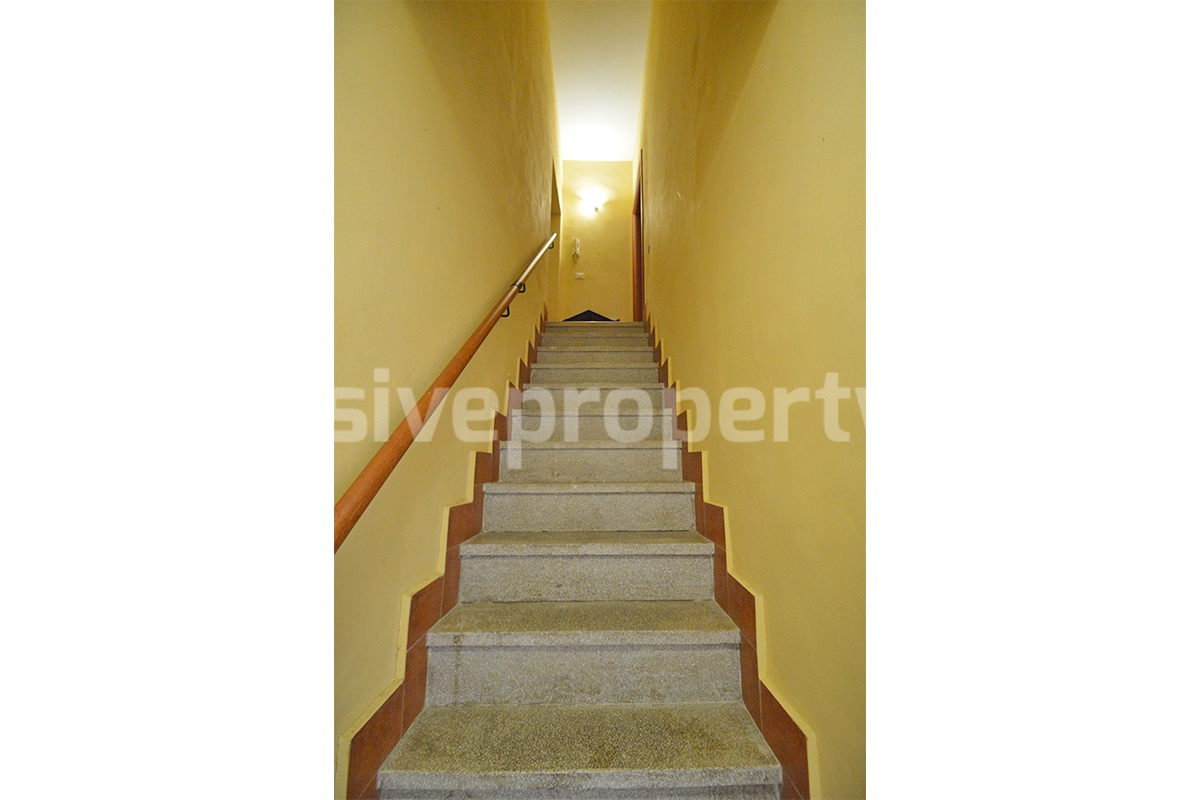 Large Renovated Country House with 5 Bedrooms - 5 Bathrooms - Terrace and Land for Sale in Abruzzo