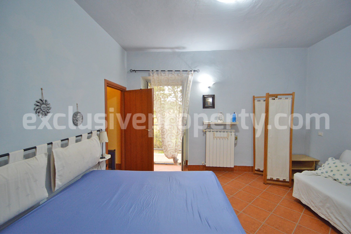 Large Renovated Country House with 5 Bedrooms - 5 Bathrooms - Terrace and Land for Sale in Abruzzo