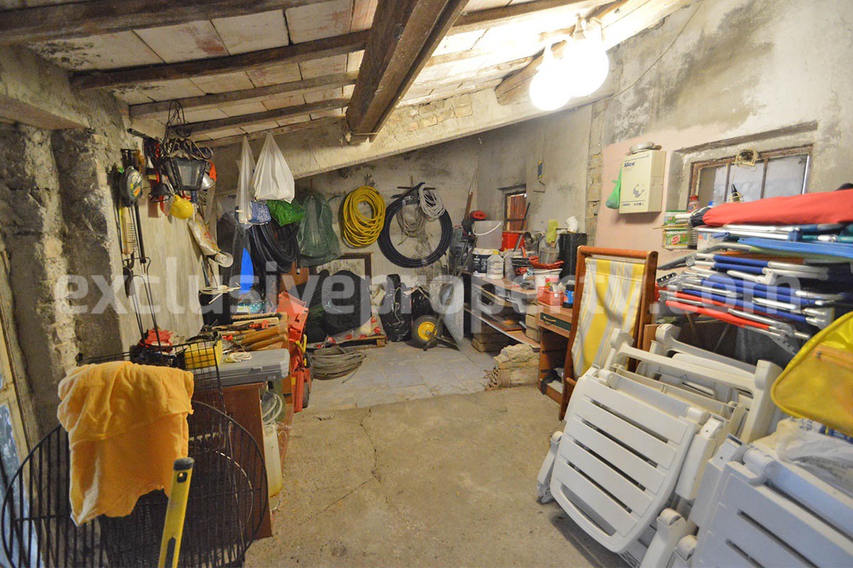 Large Renovated Country House with 5 Bedrooms - 5 Bathrooms - Terrace and Land for Sale in Abruzzo