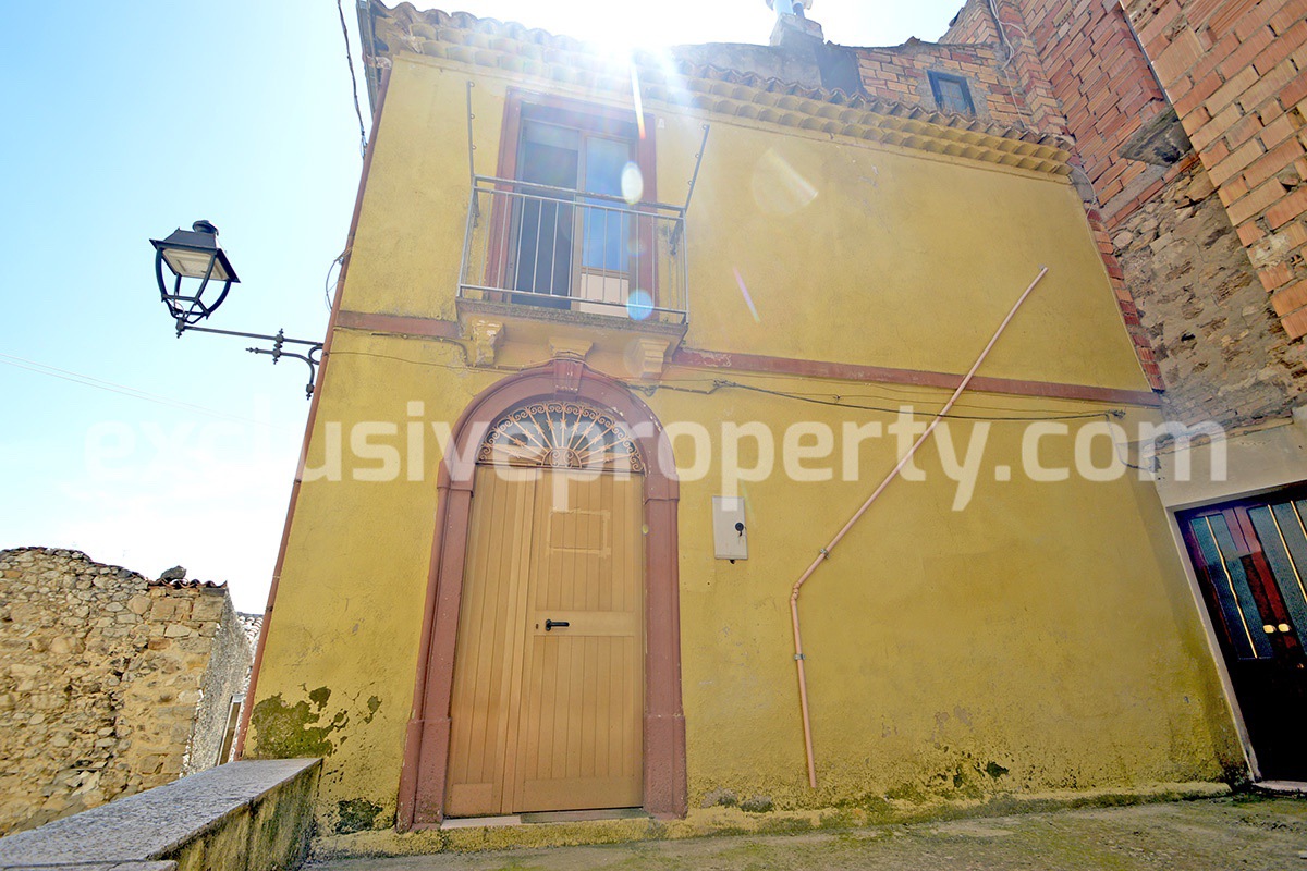 Property in good condition with antique floors for sale in Italy - Molise