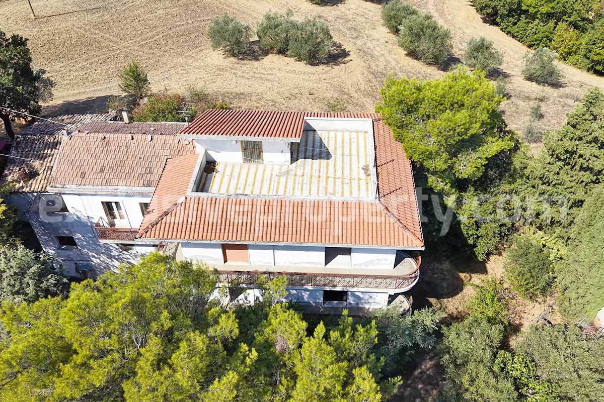 Country House with Olive Grove - Garage and Panoramic Terrace for Sale in Trivento - Molise - Italy