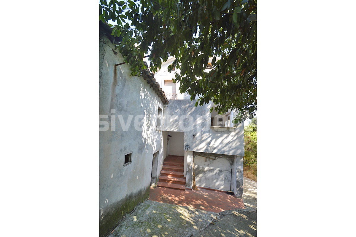 Country House with Olive Grove - Garage and Panoramic Terrace for Sale in Trivento - Molise - Italy