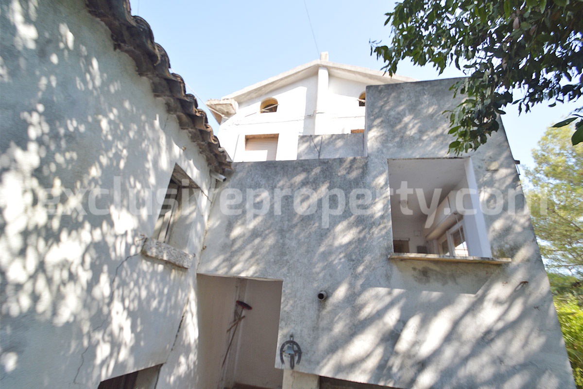 Country House with Olive Grove - Garage and Panoramic Terrace for Sale in Trivento - Molise - Italy
