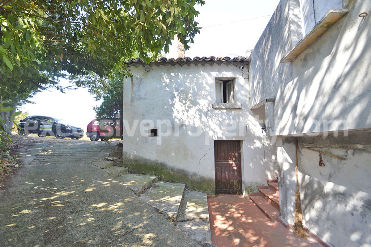Country House with Olive Grove - Garage and Panoramic Terrace for Sale in Trivento - Molise - Italy