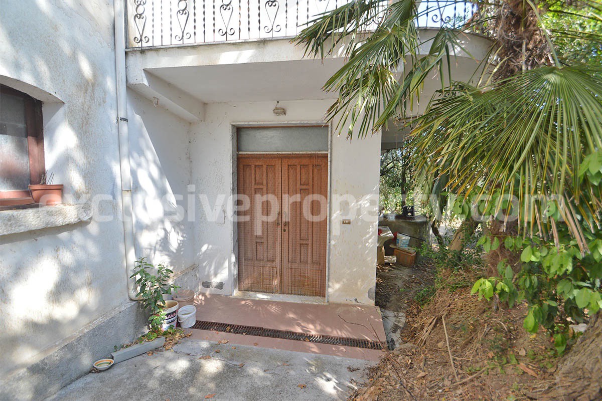 Country House with Olive Grove - Garage and Panoramic Terrace for Sale in Trivento - Molise - Italy