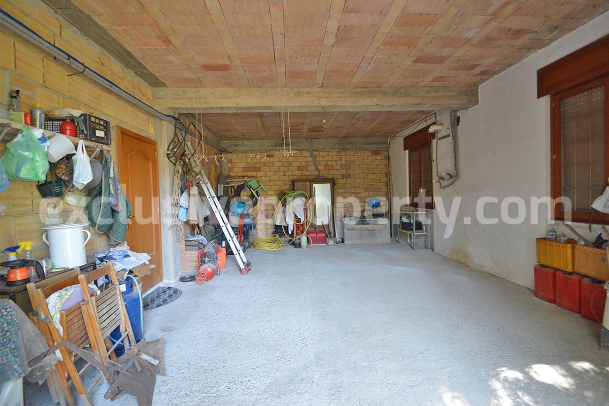 Country House with Olive Grove - Garage and Panoramic Terrace for Sale in Trivento - Molise - Italy