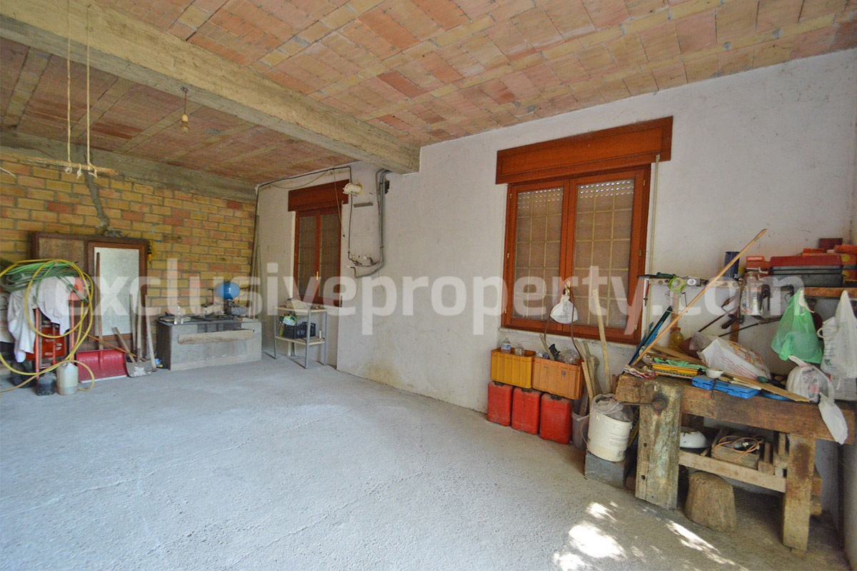 Country House with Olive Grove - Garage and Panoramic Terrace for Sale in Trivento - Molise - Italy