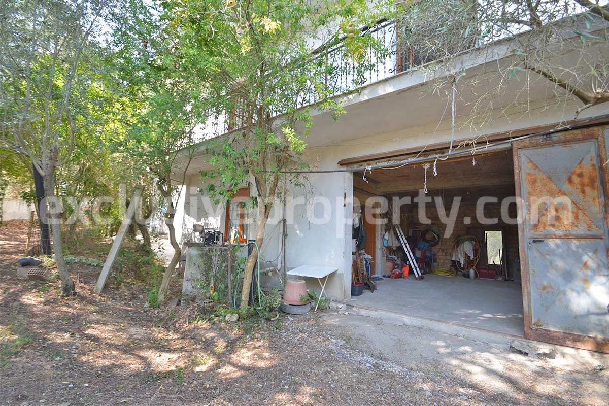 Country House with Olive Grove - Garage and Panoramic Terrace for Sale in Trivento - Molise - Italy