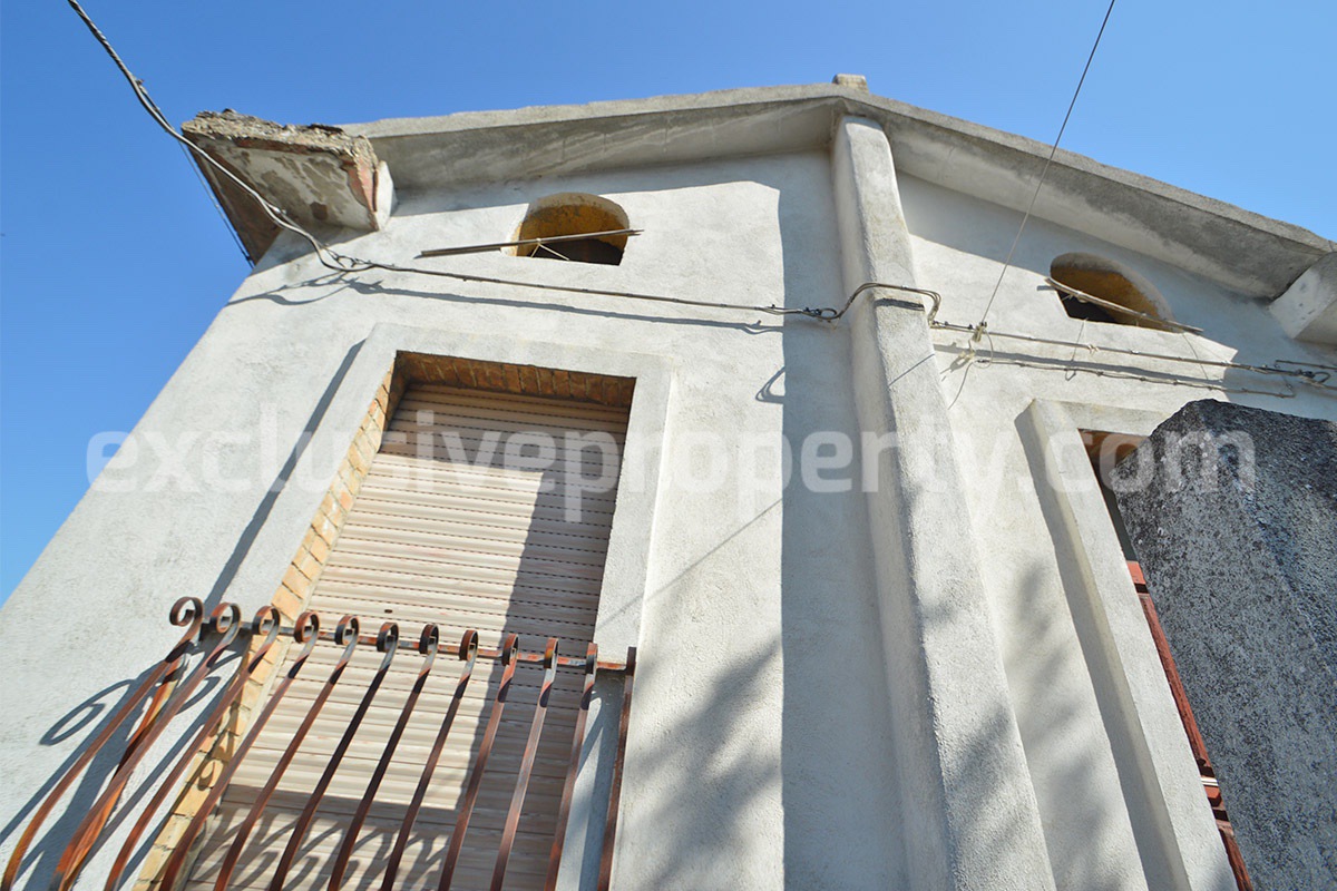 Country House with Olive Grove - Garage and Panoramic Terrace for Sale in Trivento - Molise - Italy