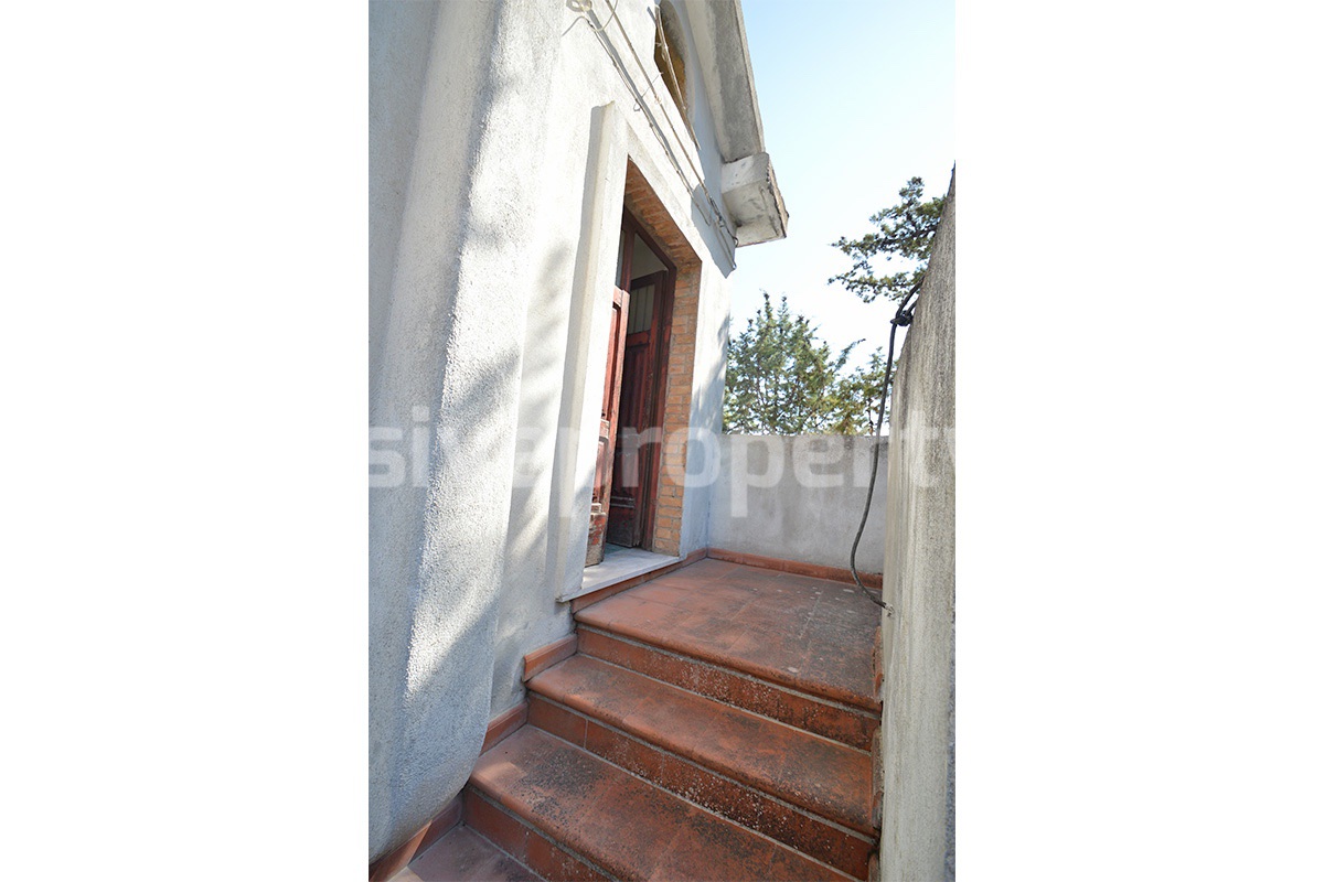 Country House with Olive Grove - Garage and Panoramic Terrace for Sale in Trivento - Molise - Italy