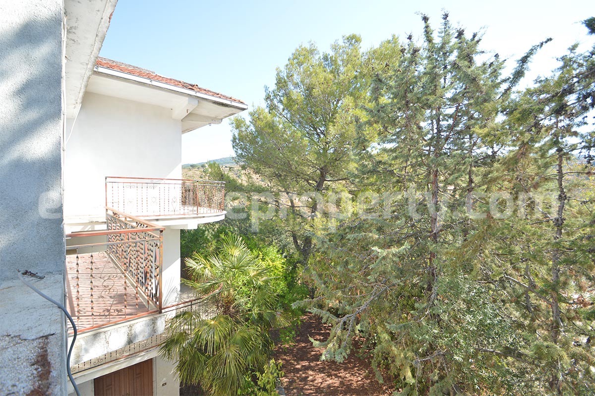 Country House with Olive Grove - Garage and Panoramic Terrace for Sale in Trivento - Molise - Italy
