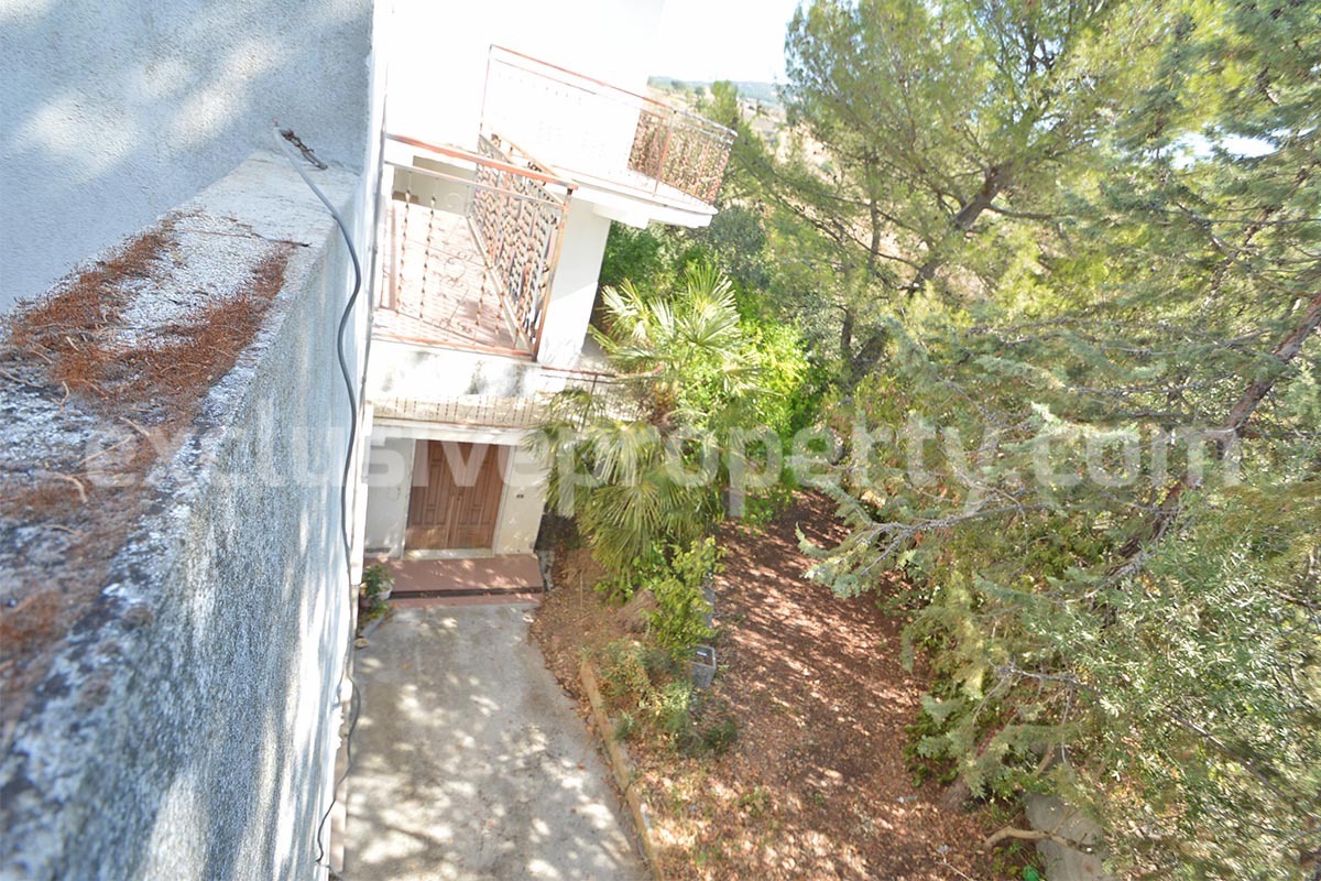 Country House with Olive Grove - Garage and Panoramic Terrace for Sale in Trivento - Molise - Italy