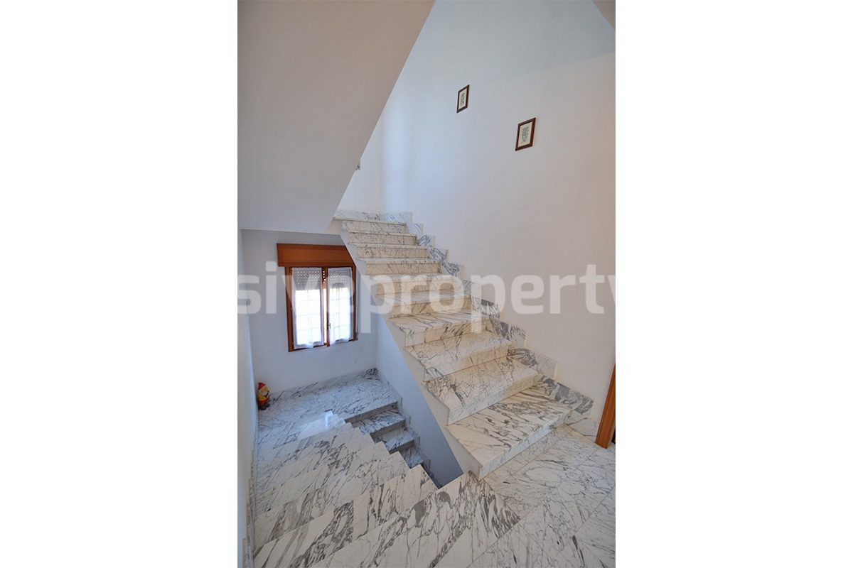 Country House with Olive Grove - Garage and Panoramic Terrace for Sale in Trivento - Molise - Italy