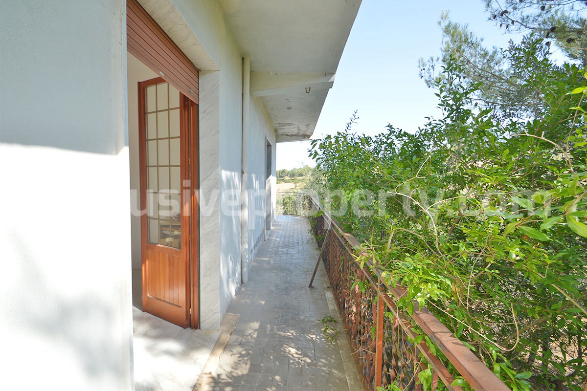 Country House with Olive Grove - Garage and Panoramic Terrace for Sale in Trivento - Molise - Italy