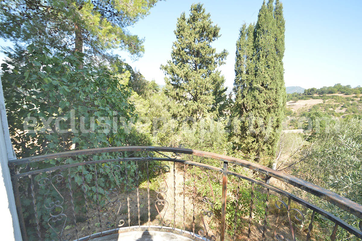 Country House with Olive Grove - Garage and Panoramic Terrace for Sale in Trivento - Molise - Italy