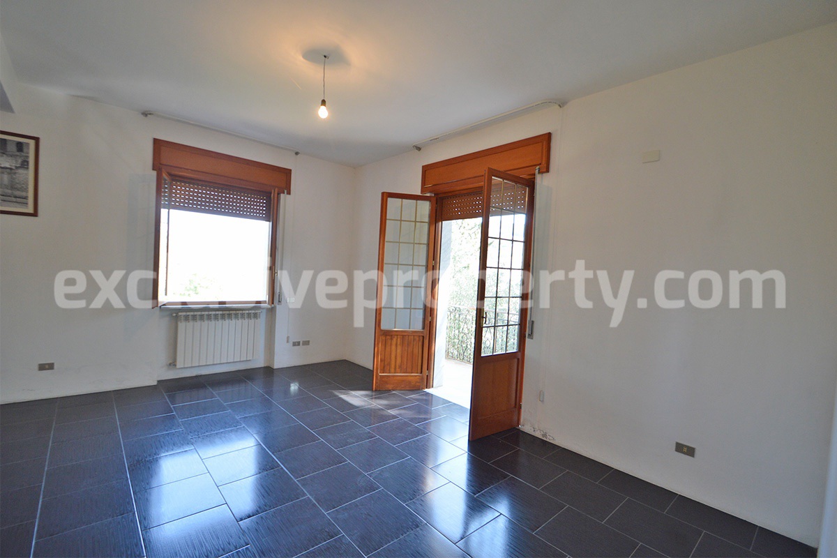 Country House with Olive Grove - Garage and Panoramic Terrace for Sale in Trivento - Molise - Italy