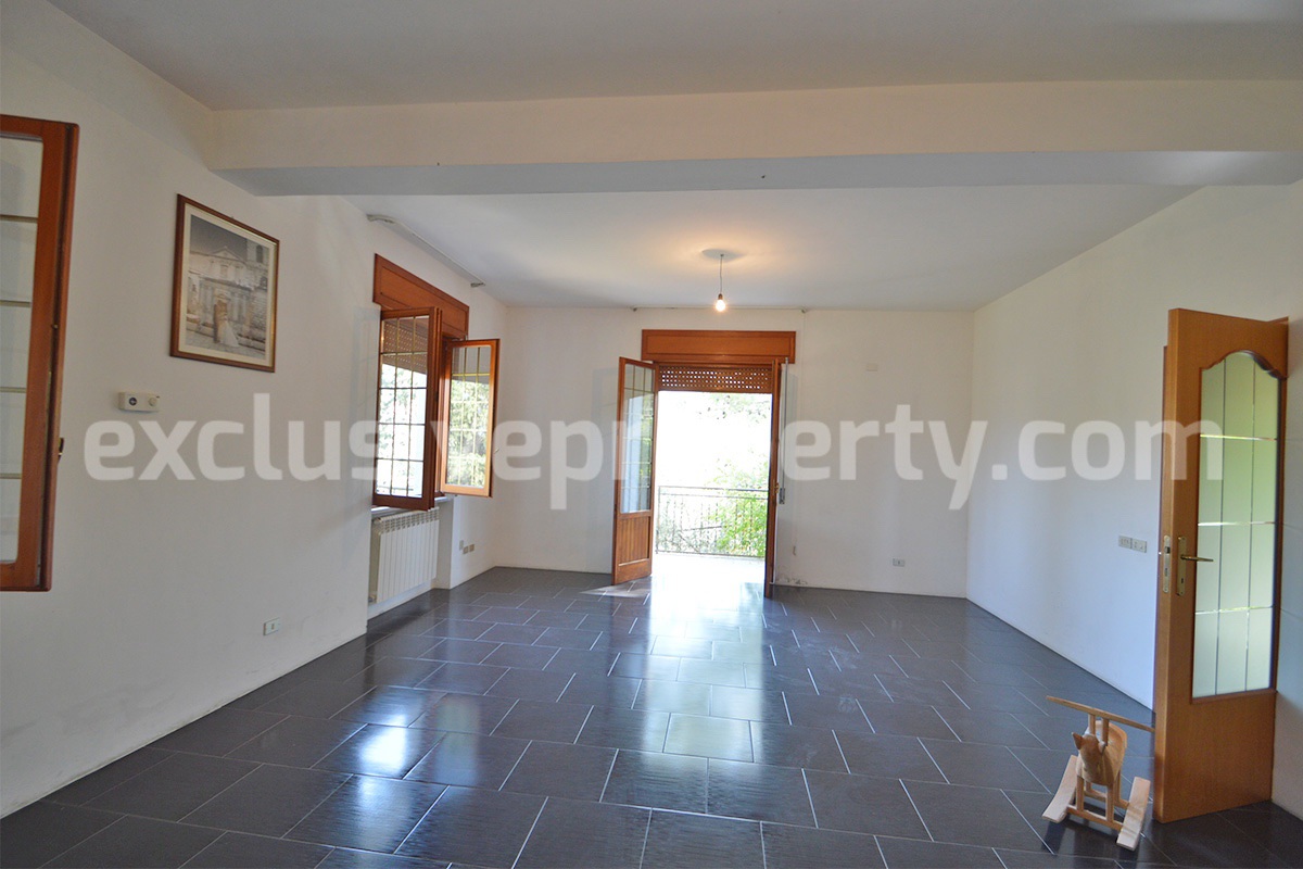 Country House with Olive Grove - Garage and Panoramic Terrace for Sale in Trivento - Molise - Italy