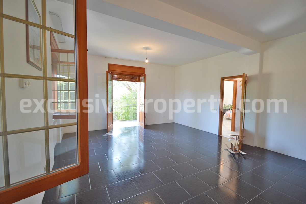 Country House with Olive Grove - Garage and Panoramic Terrace for Sale in Trivento - Molise - Italy