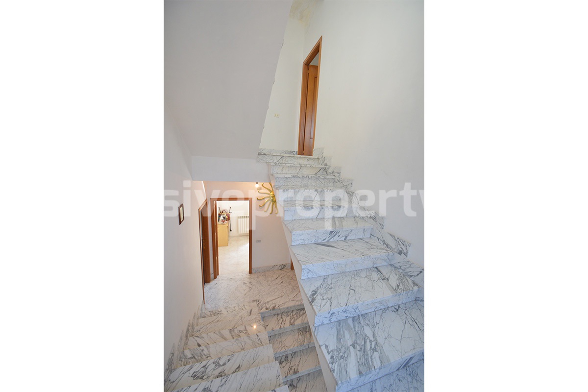 Country House with Olive Grove - Garage and Panoramic Terrace for Sale in Trivento - Molise - Italy