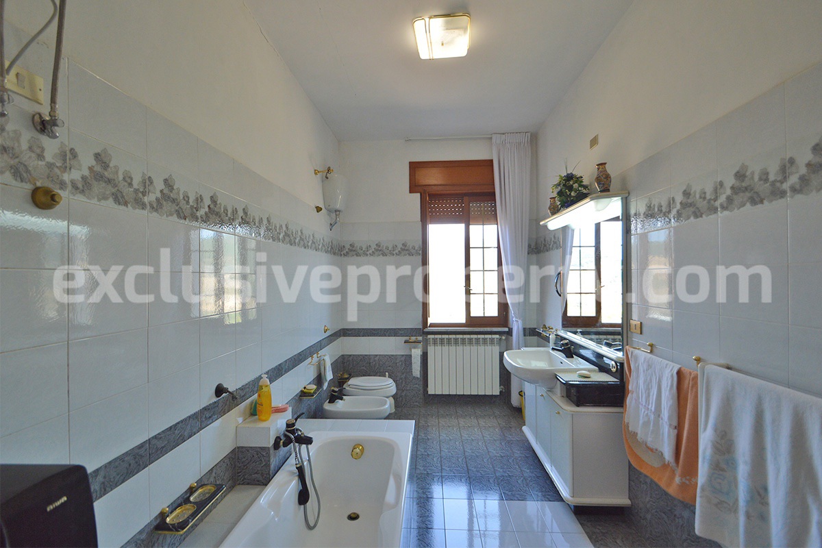 Country House with Olive Grove - Garage and Panoramic Terrace for Sale in Trivento - Molise - Italy