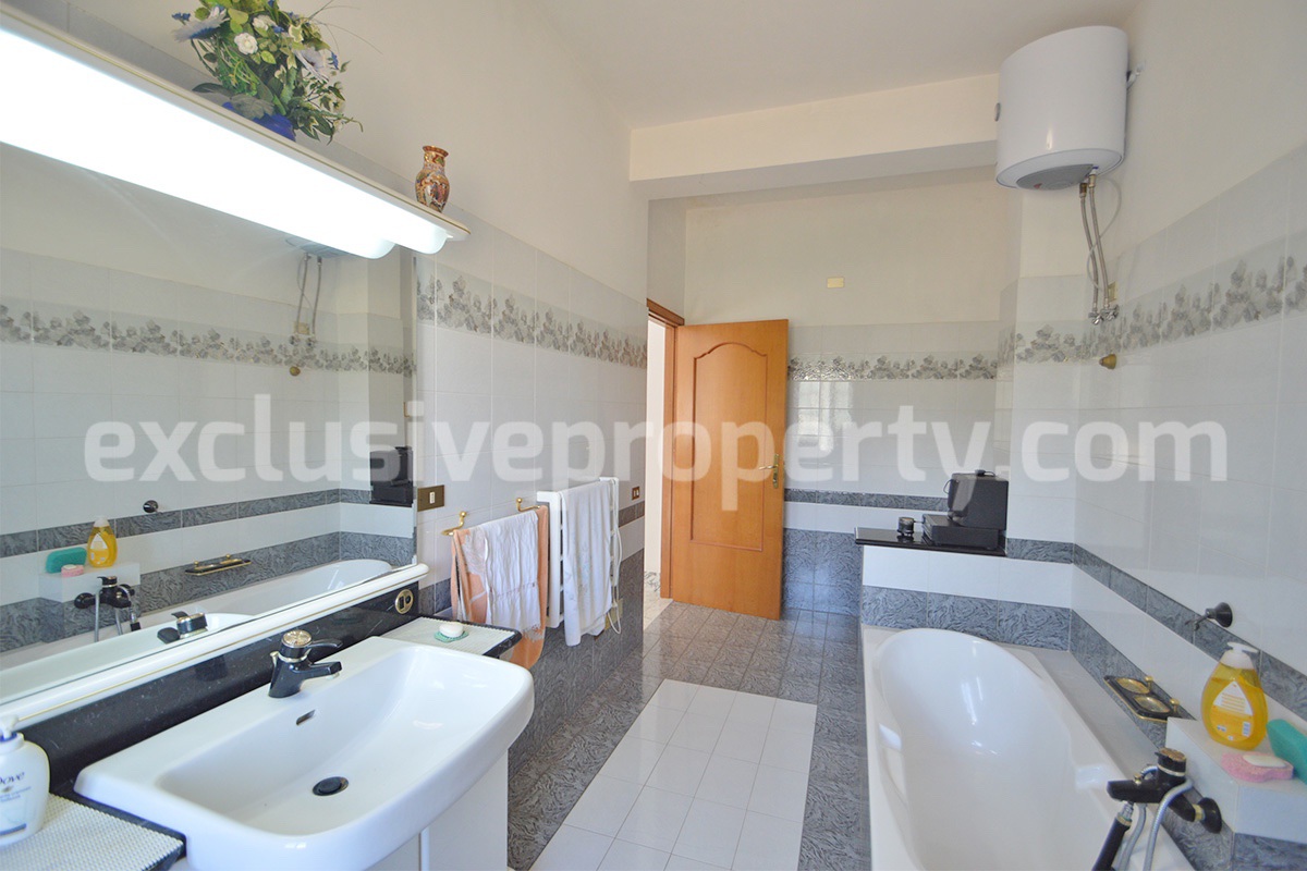 Country House with Olive Grove - Garage and Panoramic Terrace for Sale in Trivento - Molise - Italy