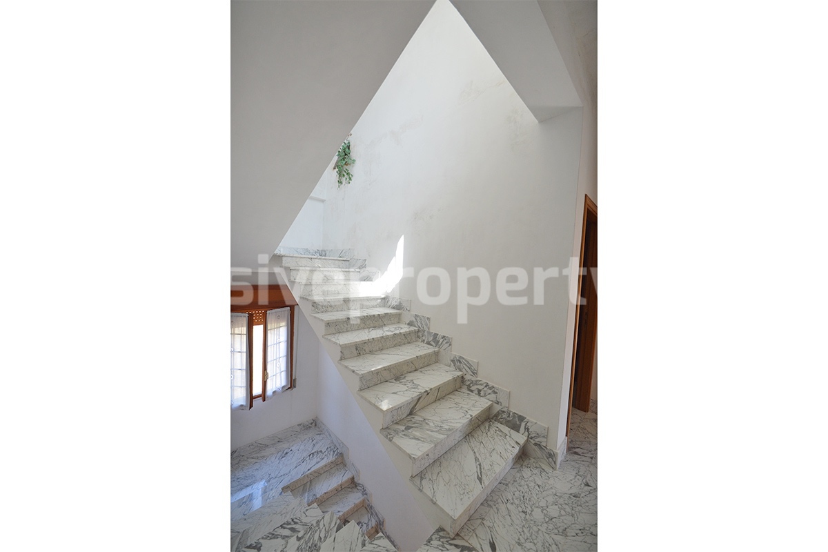 Country House with Olive Grove - Garage and Panoramic Terrace for Sale in Trivento - Molise - Italy