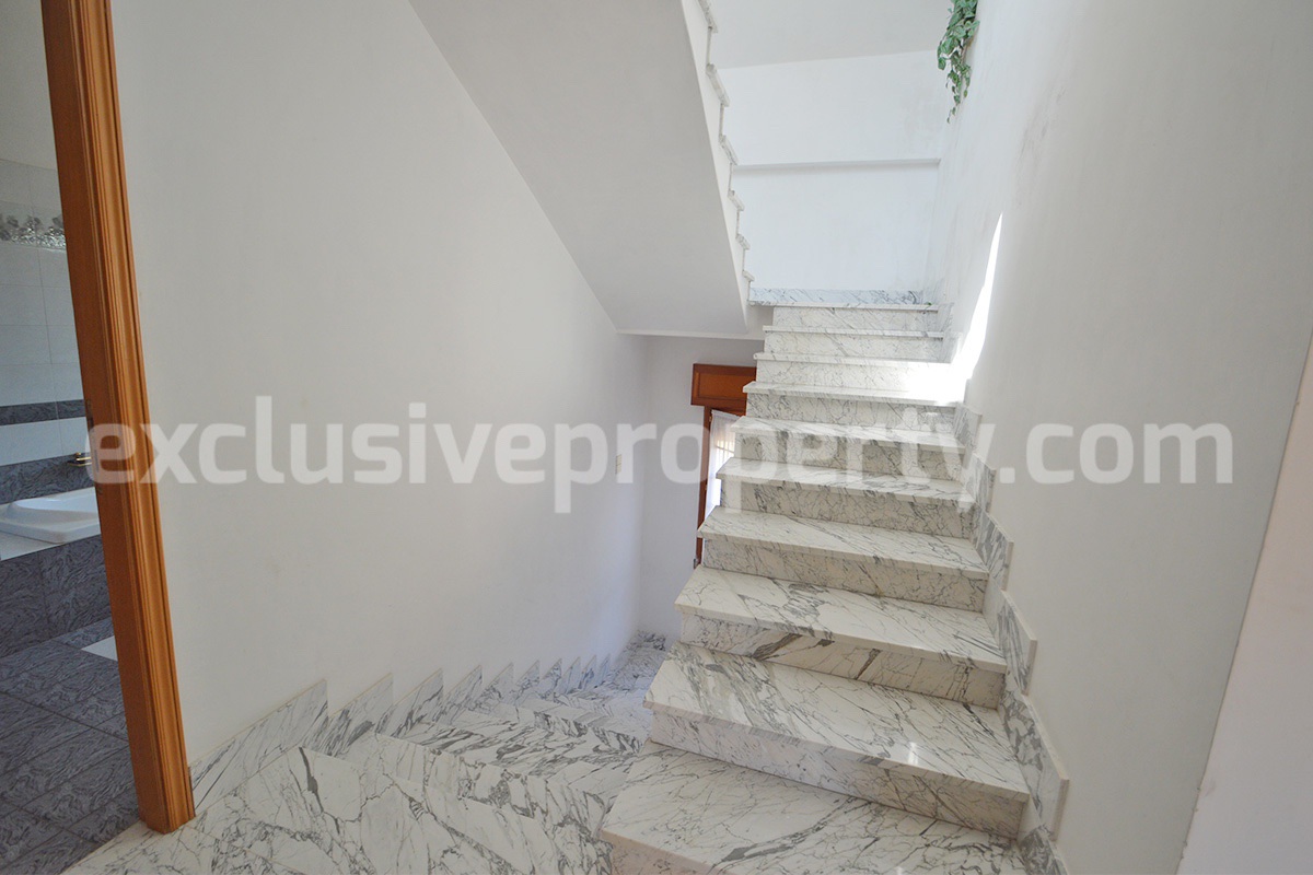 Country House with Olive Grove - Garage and Panoramic Terrace for Sale in Trivento - Molise - Italy