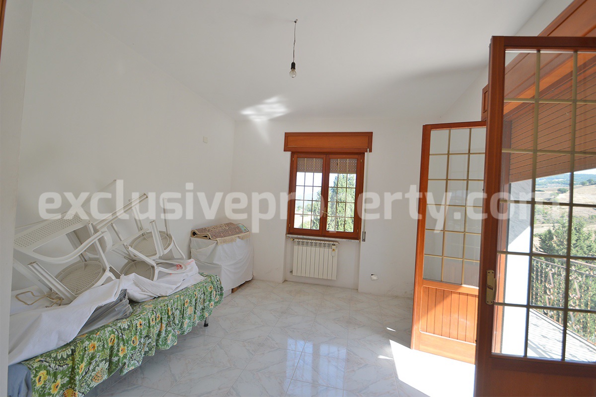 Country House with Olive Grove - Garage and Panoramic Terrace for Sale in Trivento - Molise - Italy