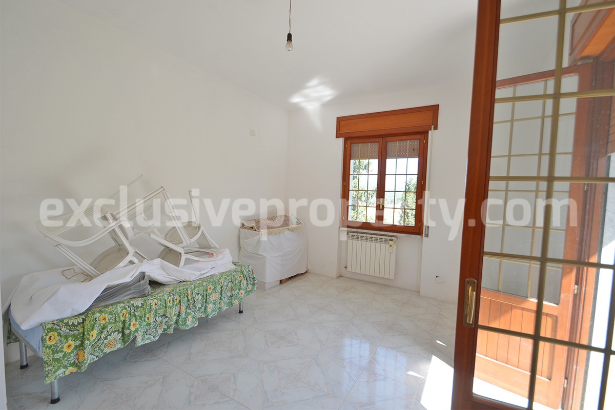 Country House with Olive Grove - Garage and Panoramic Terrace for Sale in Trivento - Molise - Italy