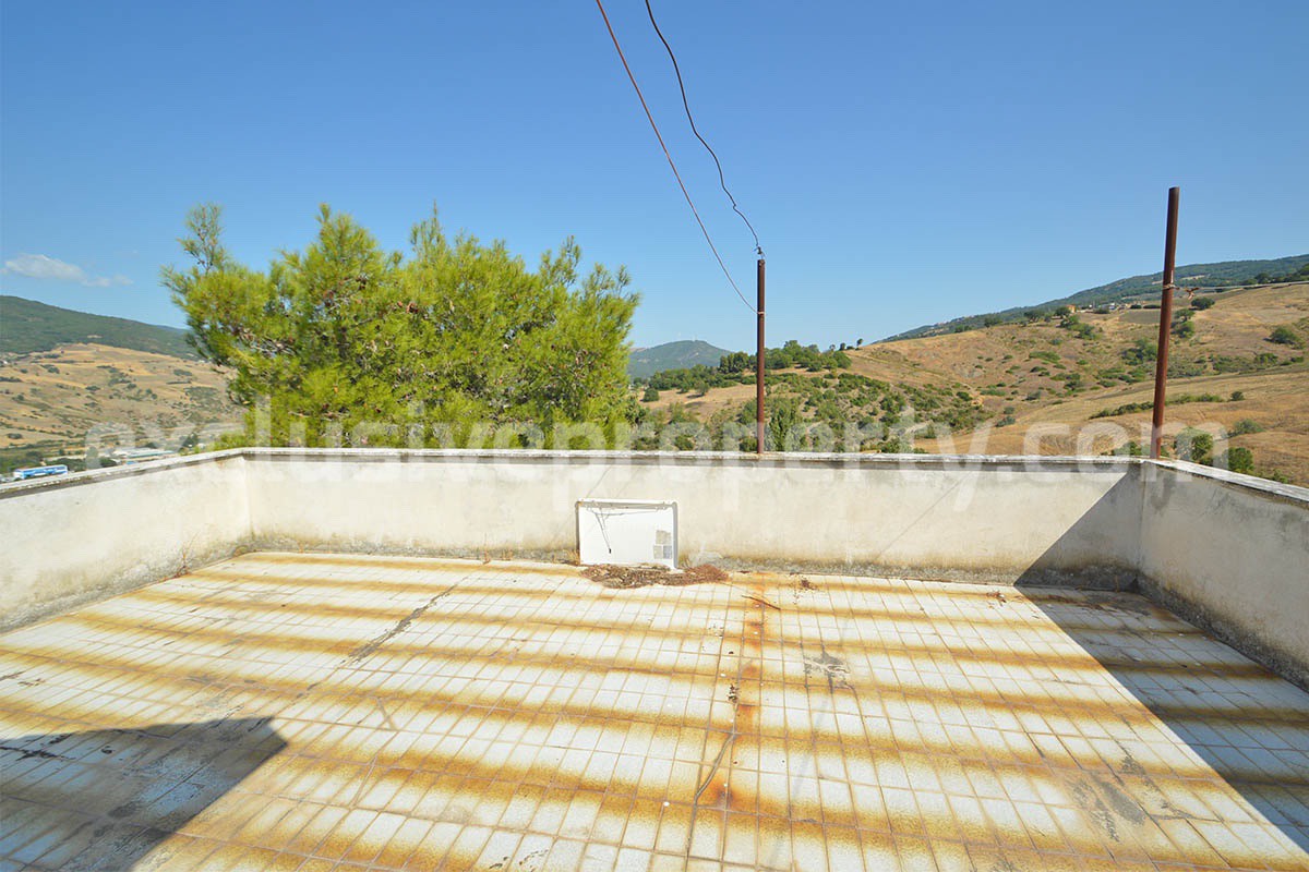 Country House with Olive Grove - Garage and Panoramic Terrace for Sale in Trivento - Molise - Italy