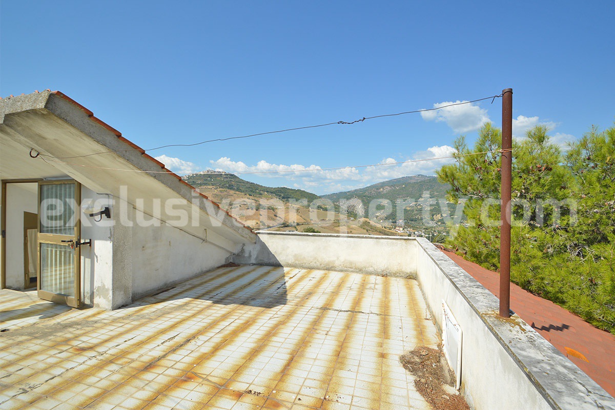 Country House with Olive Grove - Garage and Panoramic Terrace for Sale in Trivento - Molise - Italy