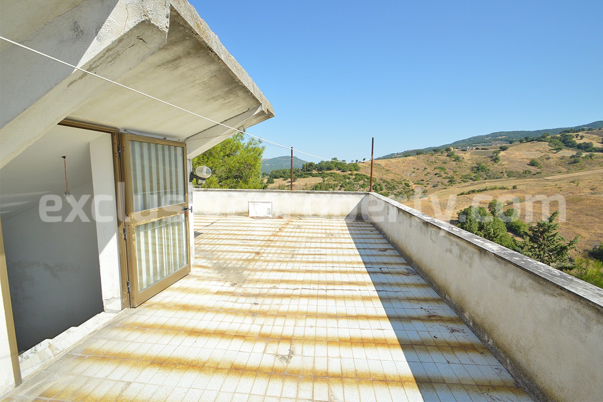 Country House with Olive Grove - Garage and Panoramic Terrace for Sale in Trivento - Molise - Italy