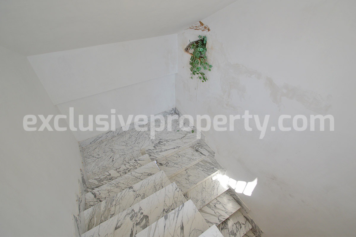Country House with Olive Grove - Garage and Panoramic Terrace for Sale in Trivento - Molise - Italy