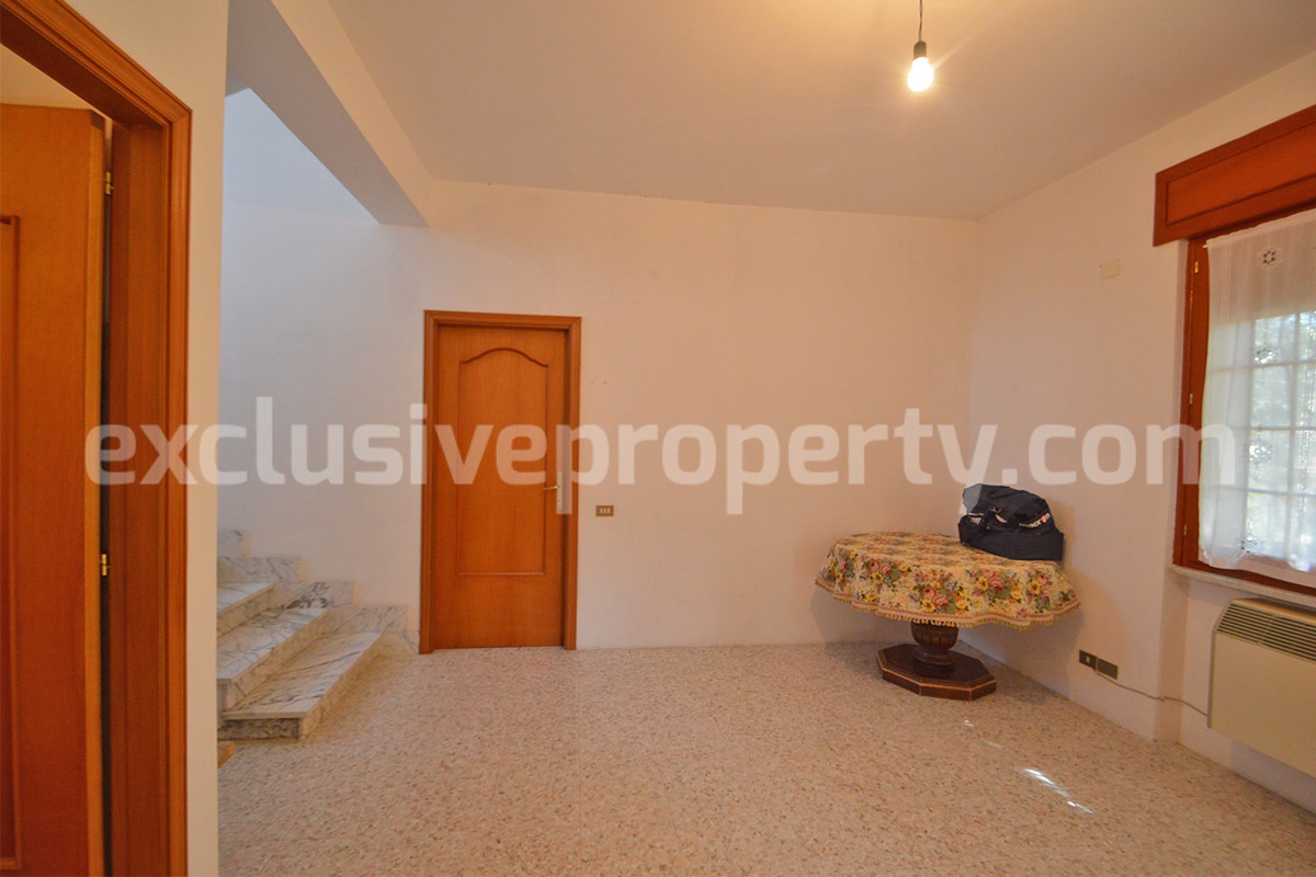 Country House with Olive Grove - Garage and Panoramic Terrace for Sale in Trivento - Molise - Italy