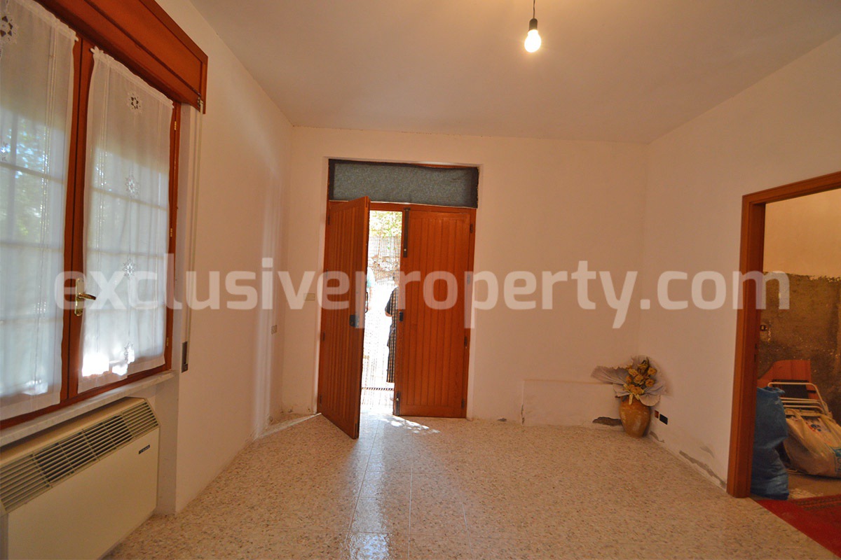 Country House with Olive Grove - Garage and Panoramic Terrace for Sale in Trivento - Molise - Italy