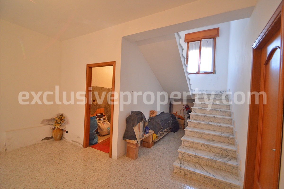 Country House with Olive Grove - Garage and Panoramic Terrace for Sale in Trivento - Molise - Italy