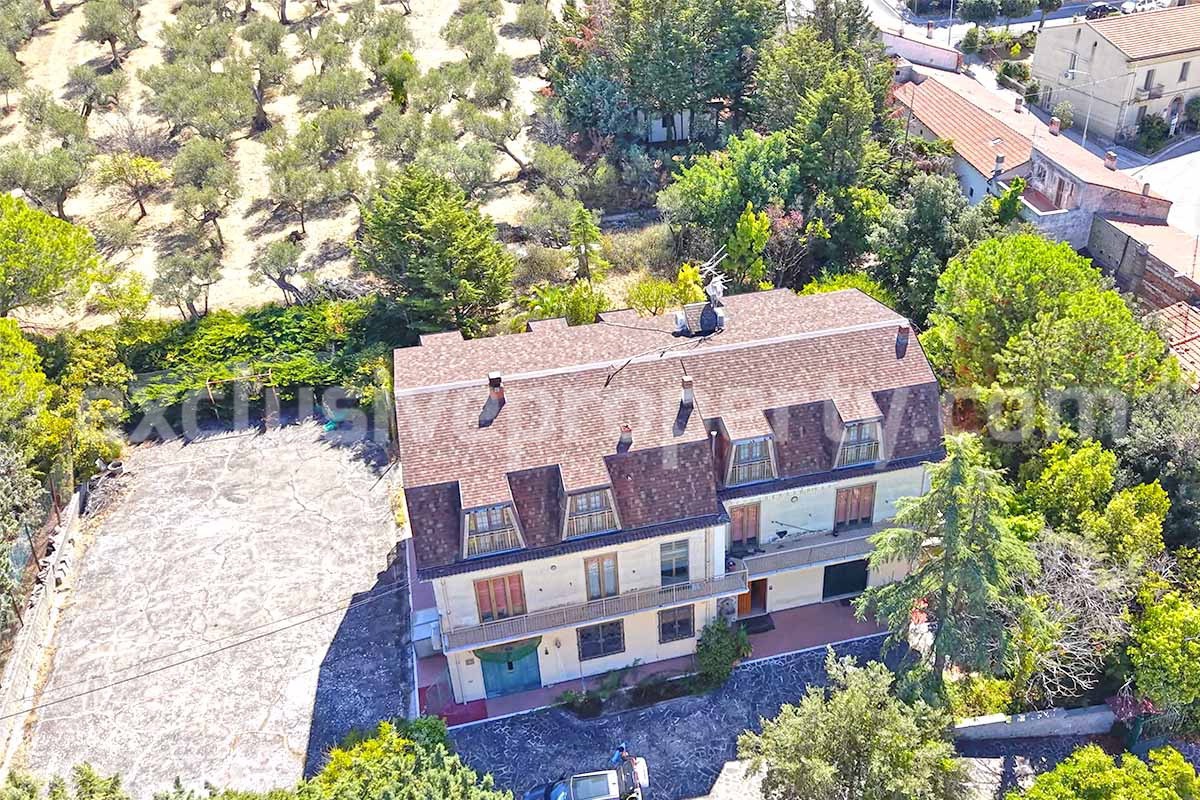 Large Habitable Villa with Land - 200 Olive Trees and Garages for Sale in Molise -  Near Termoli - Italy
