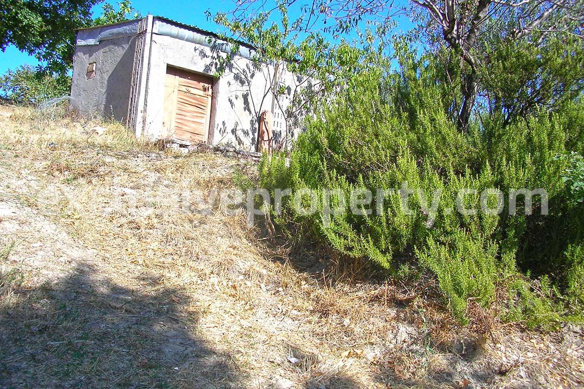 Property with one hectare of land near the for sale lake in Abruzzo 37
