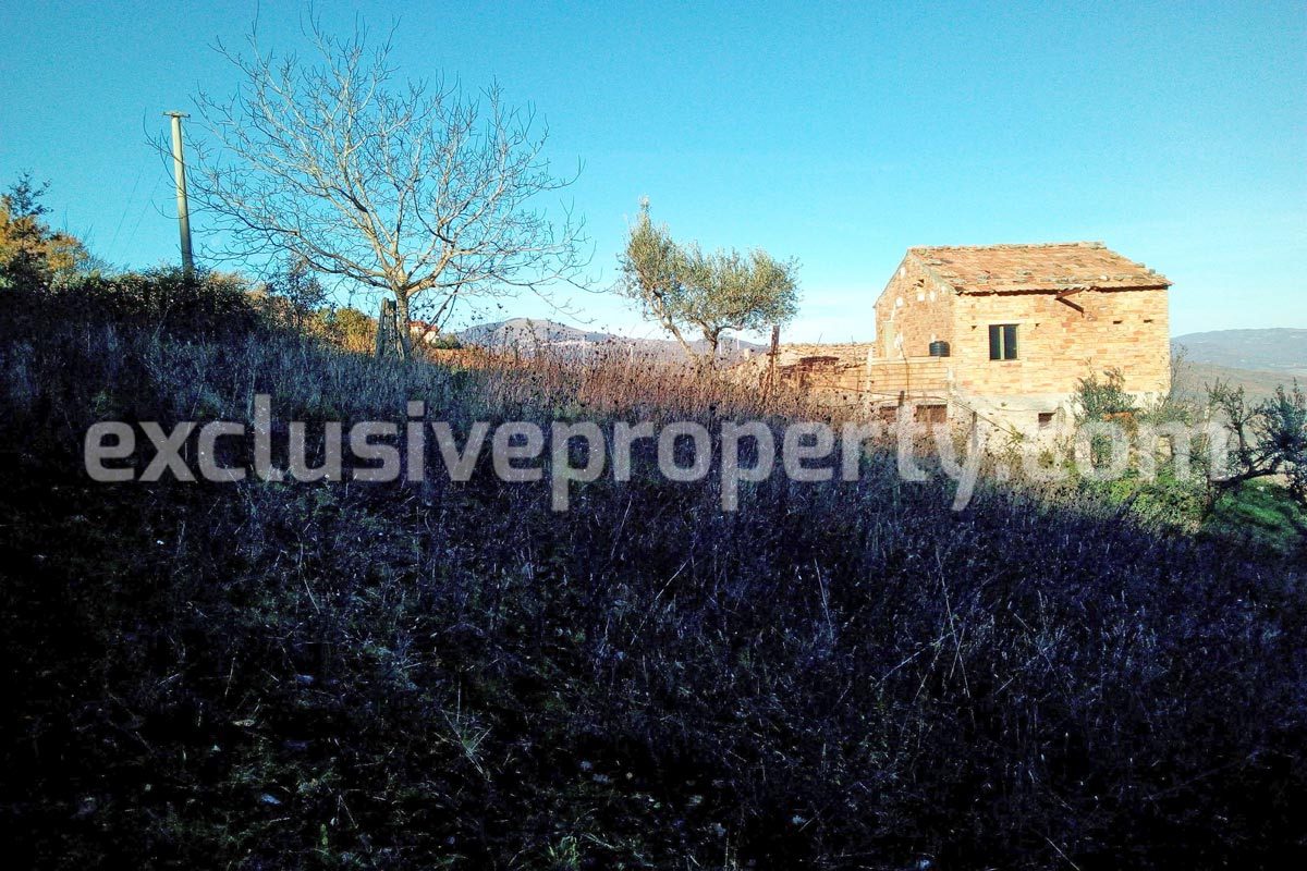Brick farmhouse surrounded by nature with well for sale in Italy 8