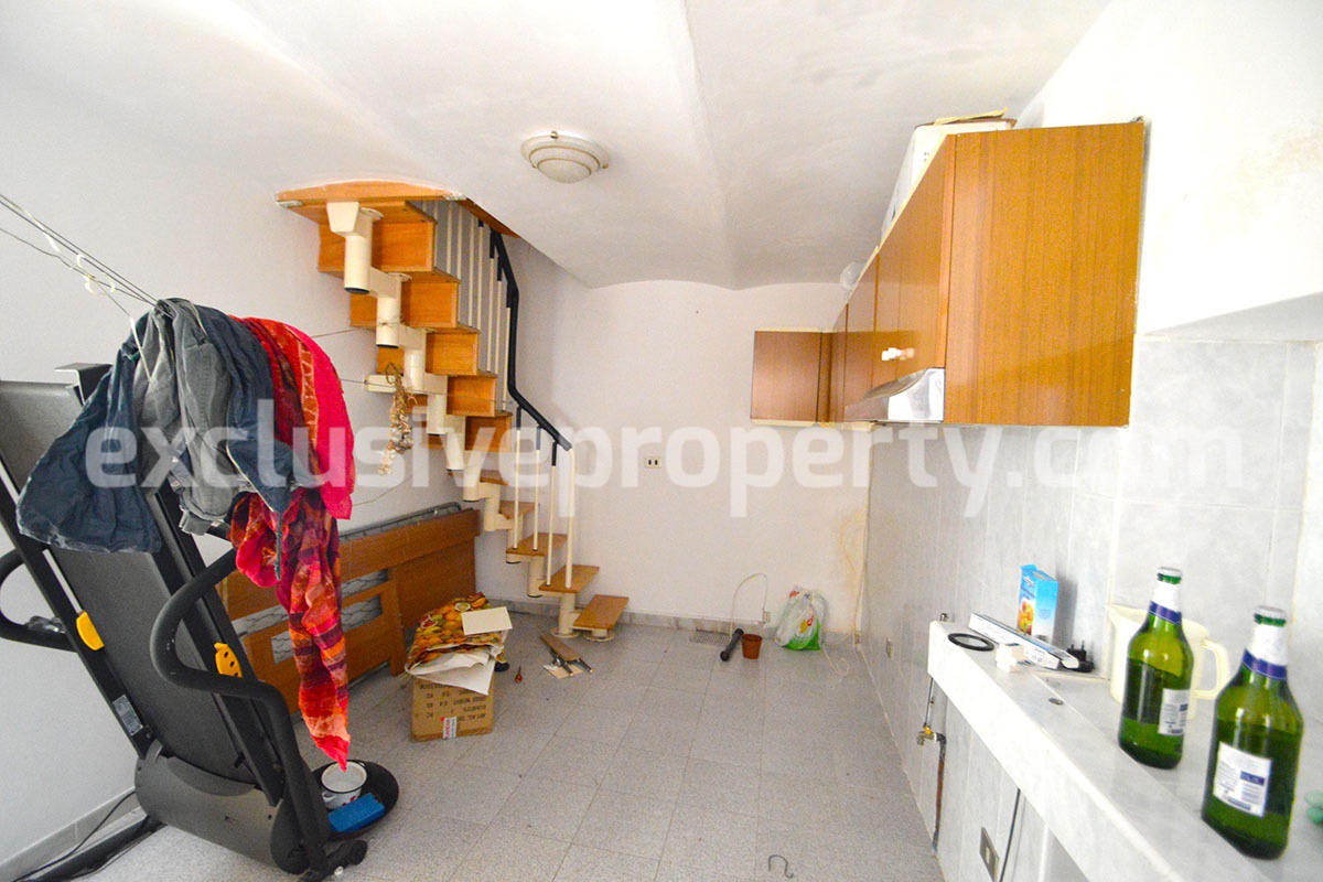 House divided in 2 large apartments with 4 bedrooms for sale in Italy