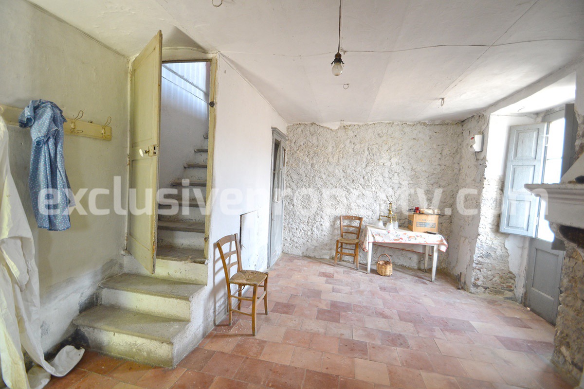Ancient stone house with garden and olive trees for sale in Molise 11