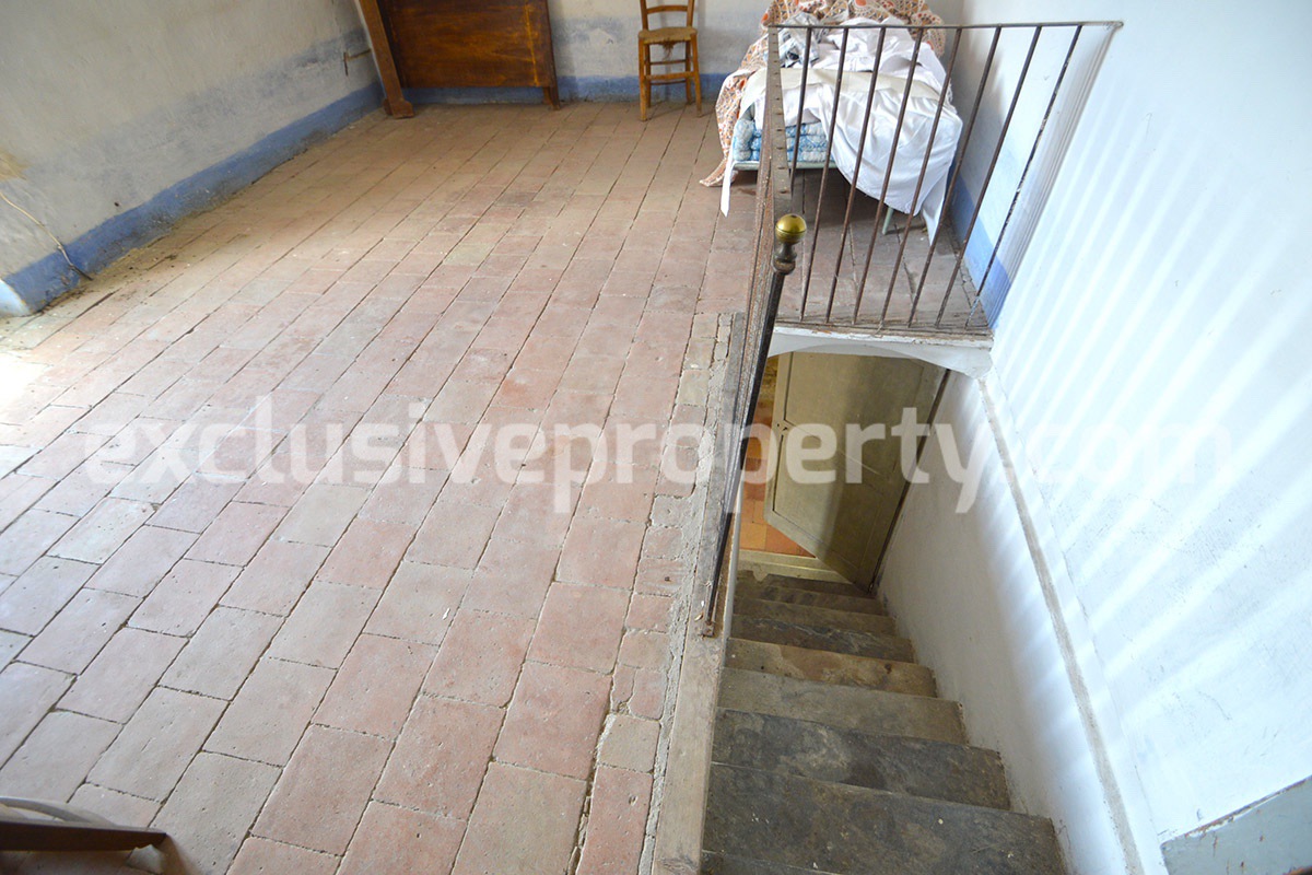 Ancient stone house with garden and olive trees for sale in Molise 16