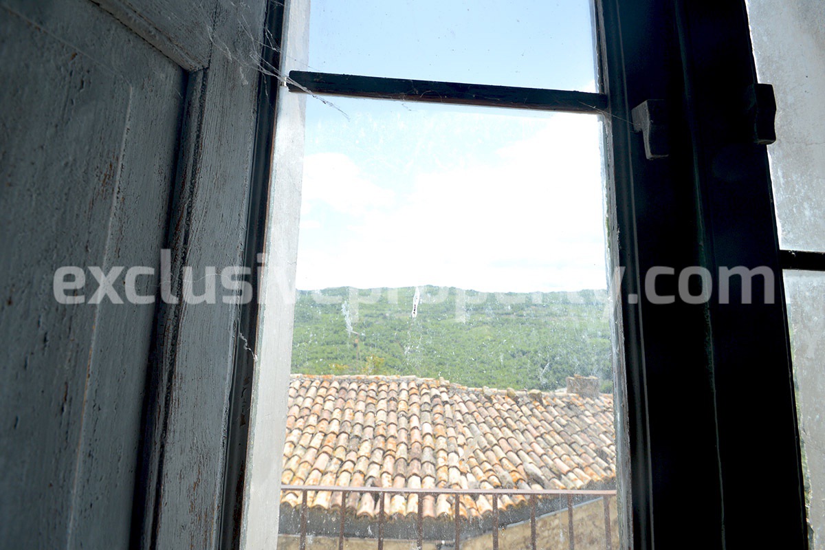 Ancient stone house with garden and olive trees for sale in Molise