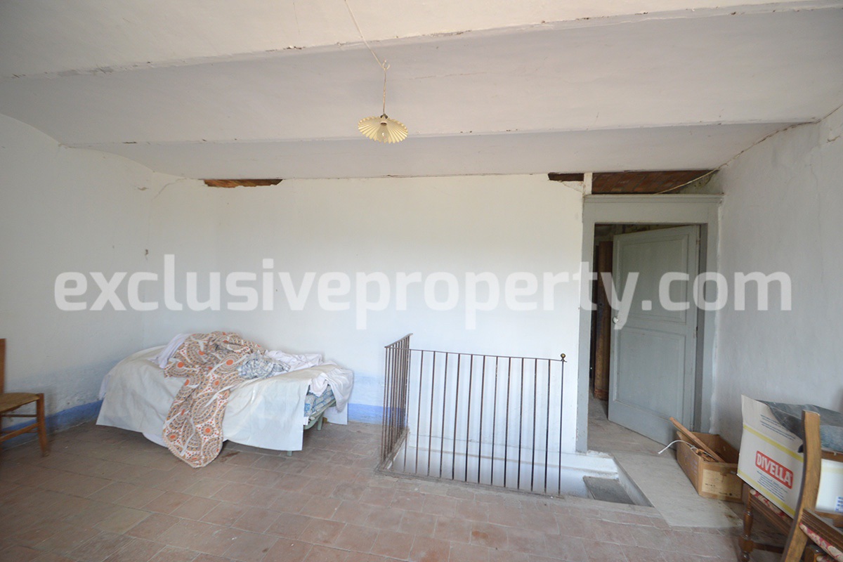 Ancient stone house with garden and olive trees for sale in Molise 18