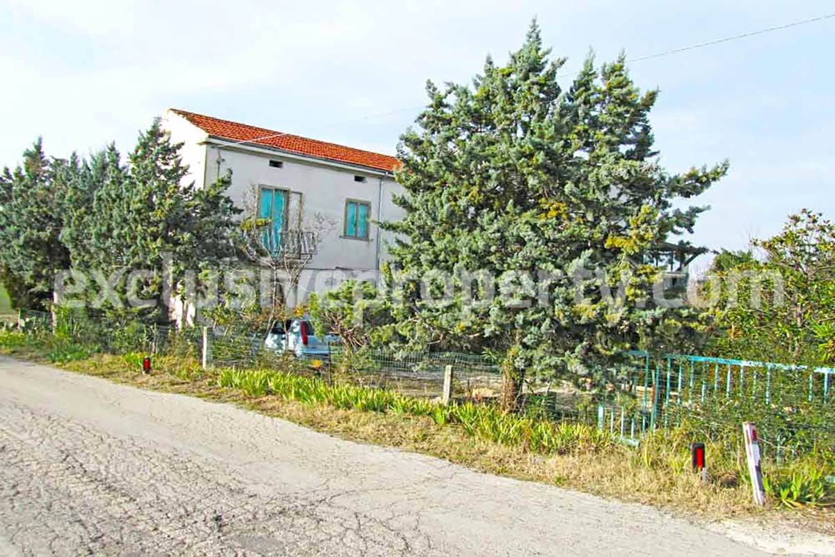 House with habitable garden for sale in Abruzzo - Italy 1