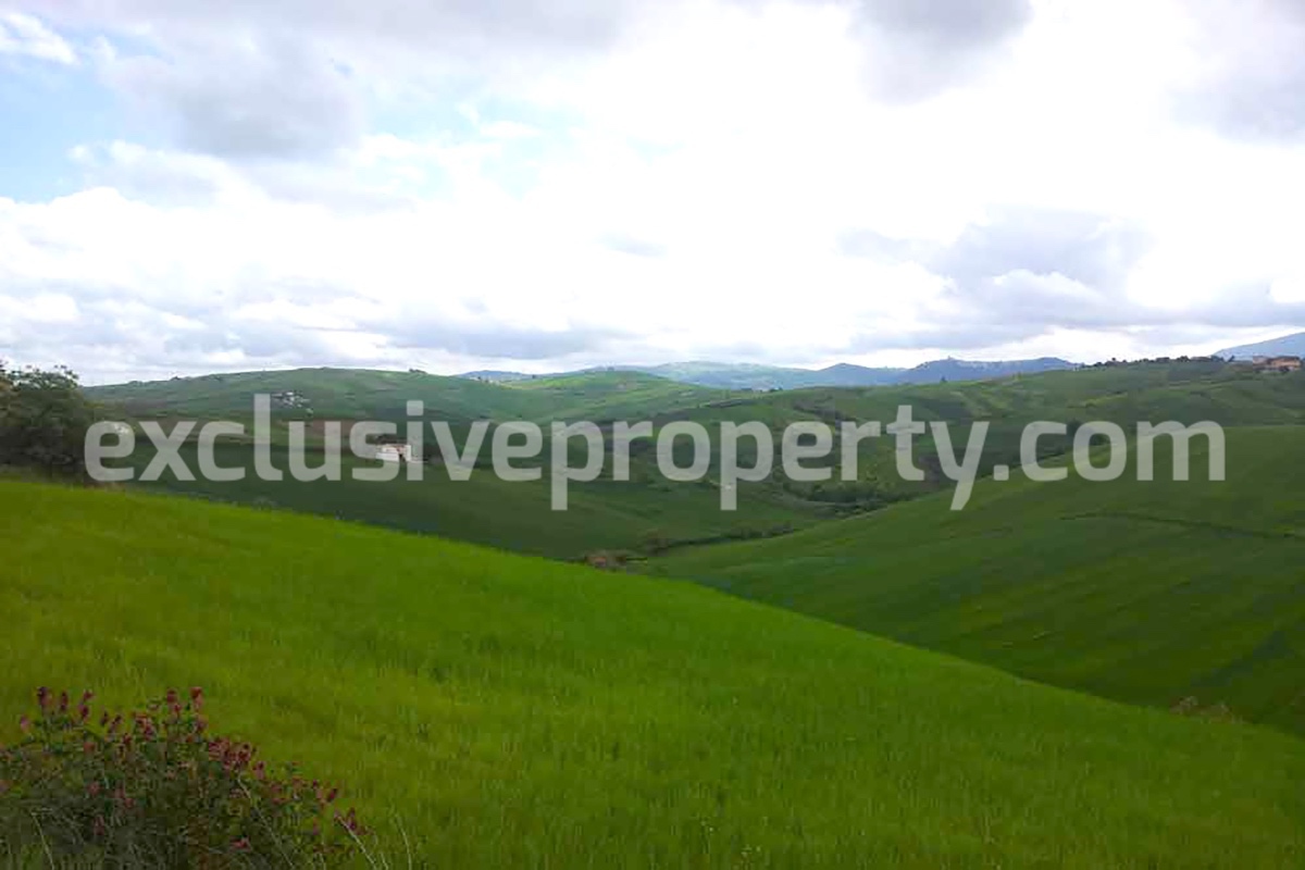 House with habitable garden for sale in Abruzzo - Italy