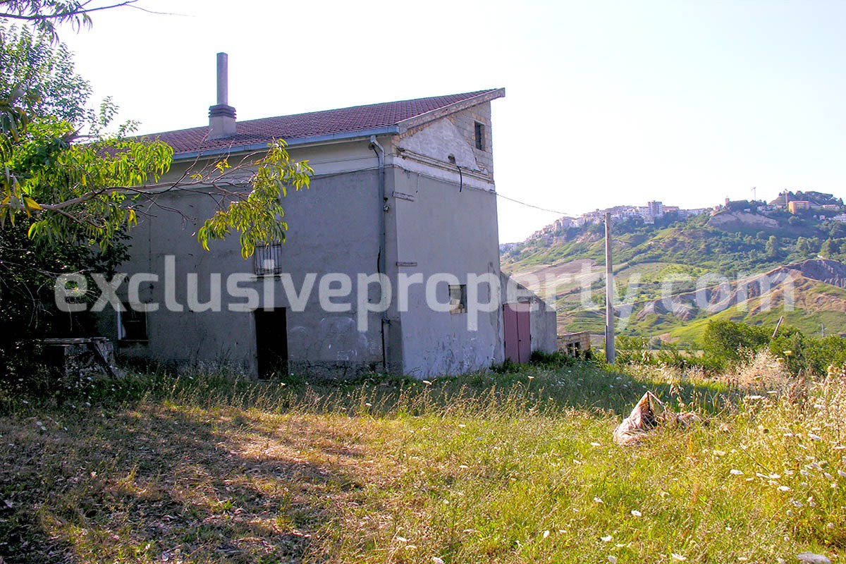Big country house with land for sale in Abruzzo - Italy